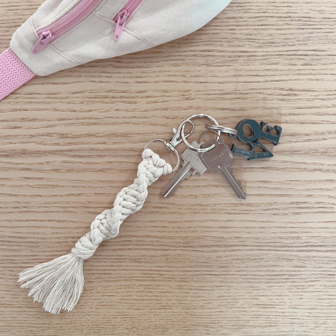 đš Atelier crĂ©atif pour enfants : Fabrique ton porte-clĂ©s en macramĂ© đ§”âš (Ă partir de 6 ans)