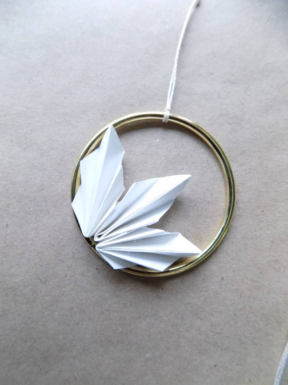 Ornement de sapin origami " Neige fraîche"