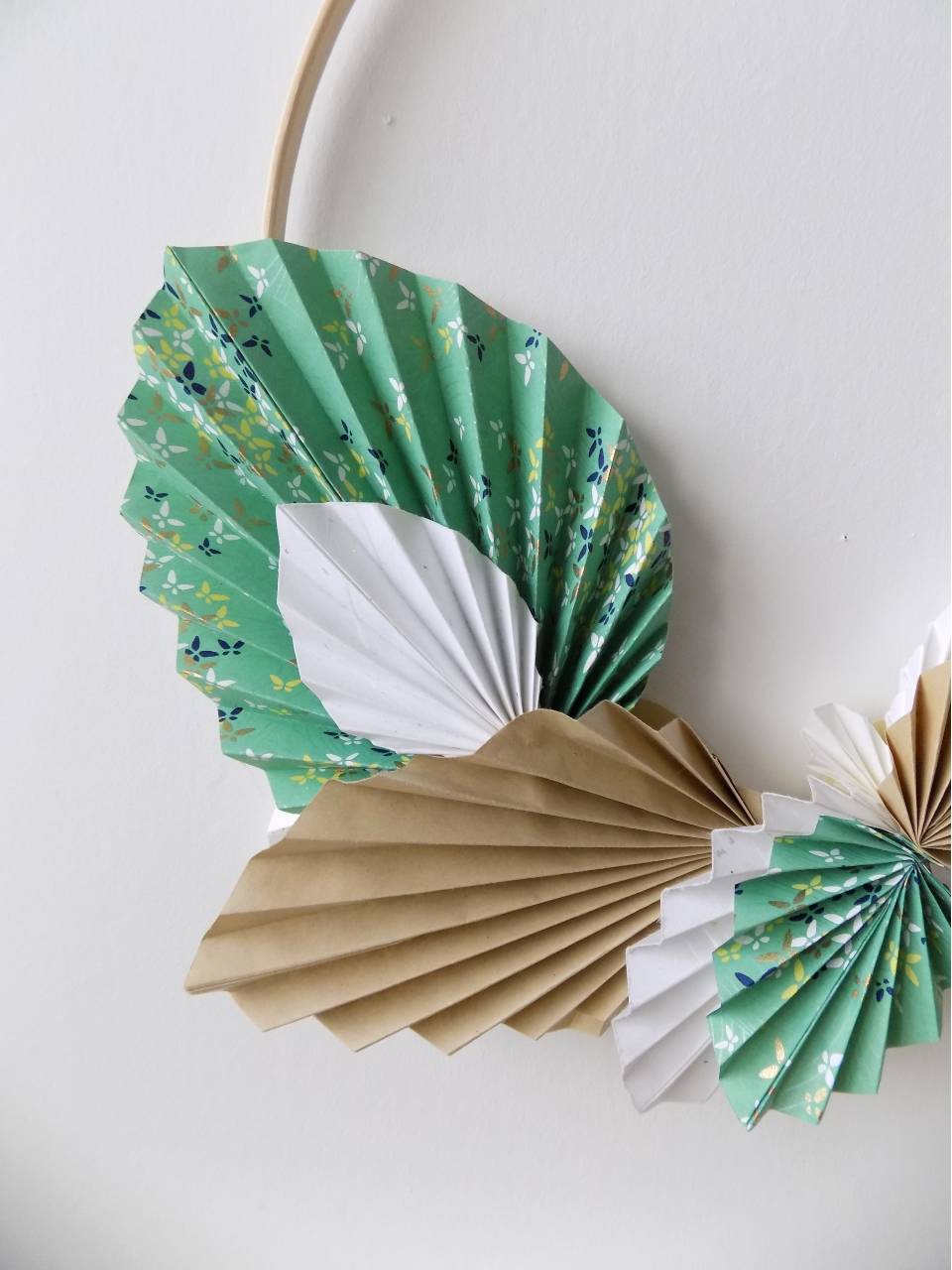 Décoration murale en origami "Éveil du printemps"