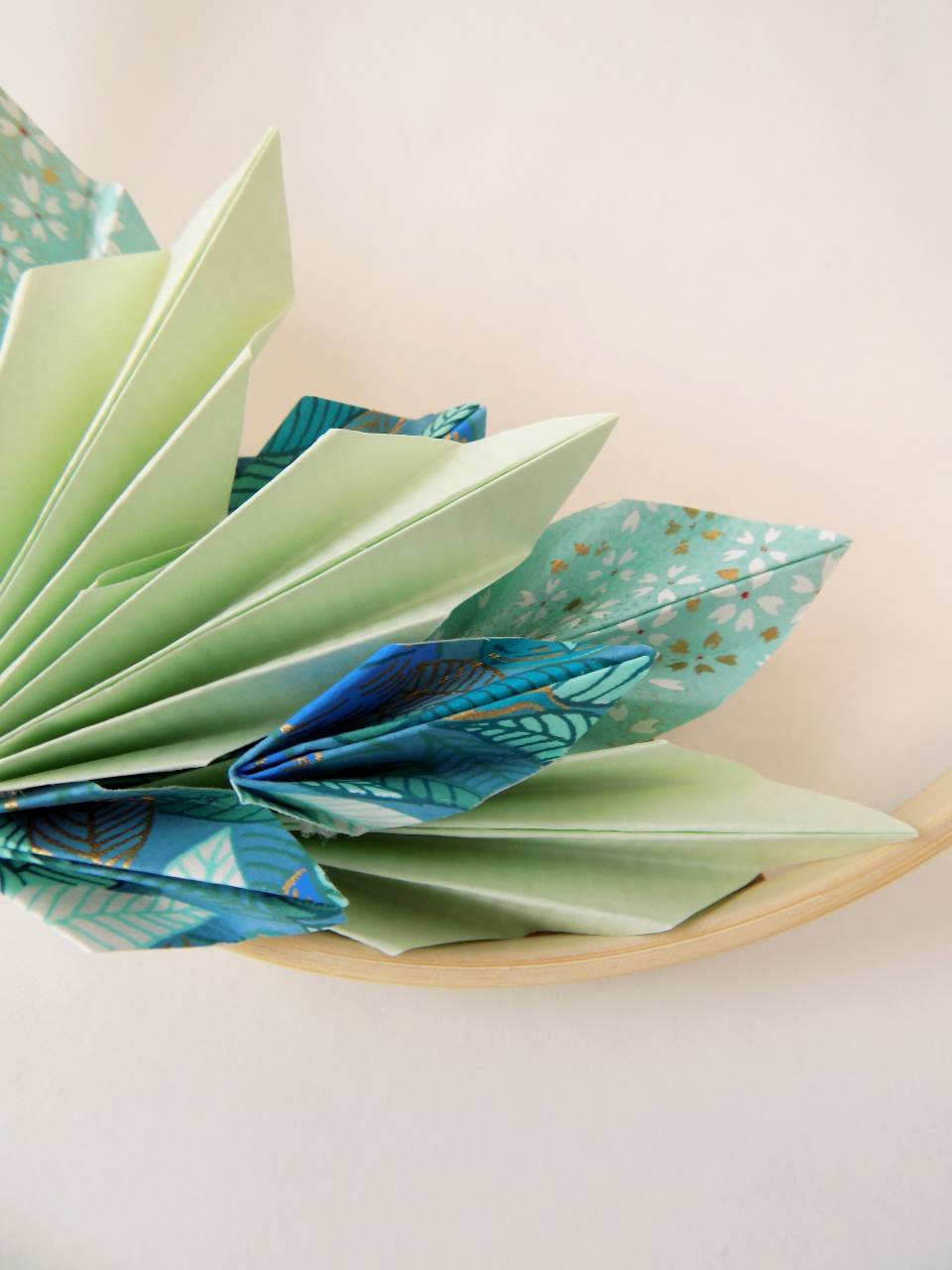 Décoration murale en origami " Douceur printanière"