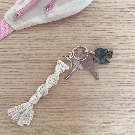 🎨 Atelier créatif pour enfants : Fabrique ton porte-clés en macramé 🧵✨ (à partir de 6 ans)