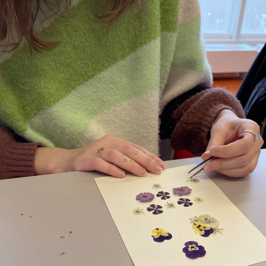 Atelier créatif  - Cadre symbolique en fleurs séchées